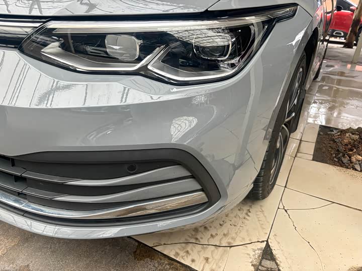 Фото 2 - Volkswagen Golf