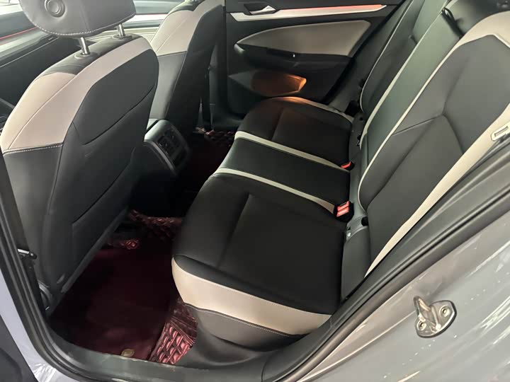 Фото 7 - Volkswagen Golf