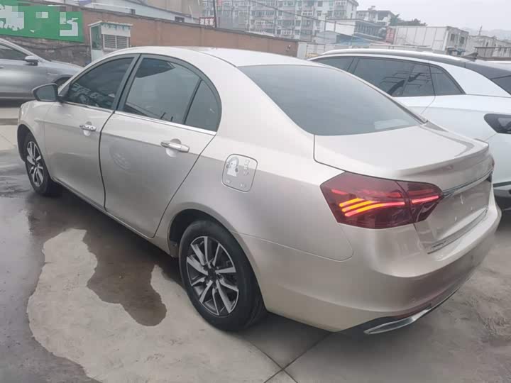 Фото 5 - Geely Emgrand