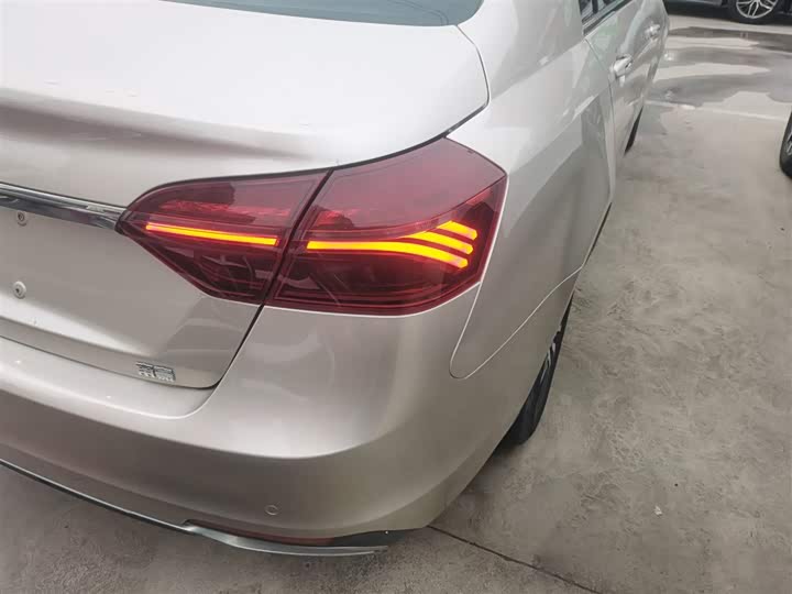 Фото 8 - Geely Emgrand