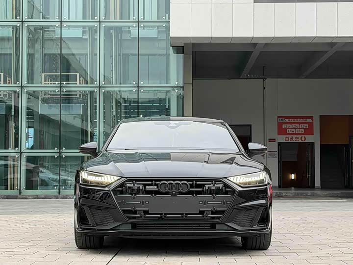 Фото 2 - Audi A7L