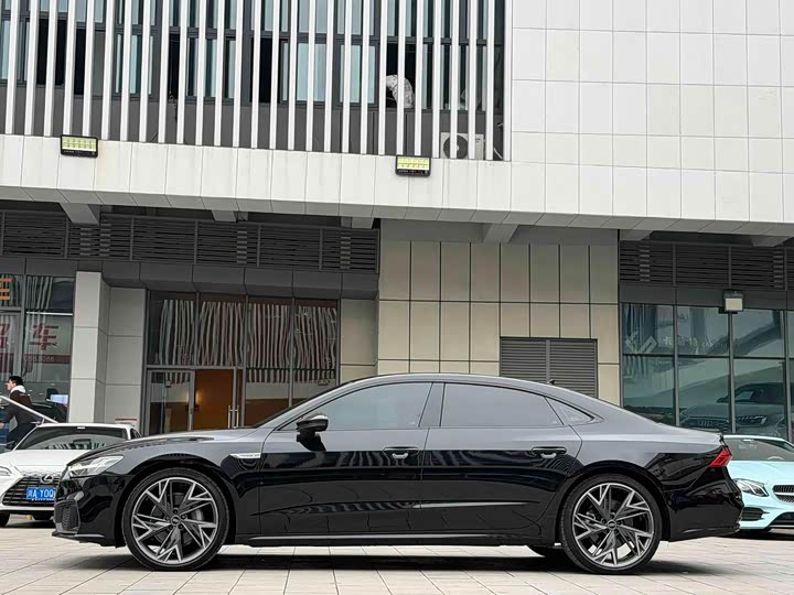 Фото 4 - Audi A7L