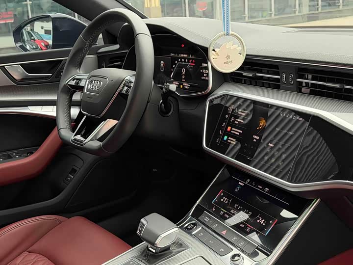 Фото 9 - Audi A7L