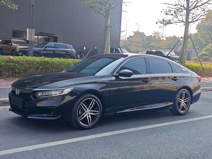 Фото 1 - Honda Accord