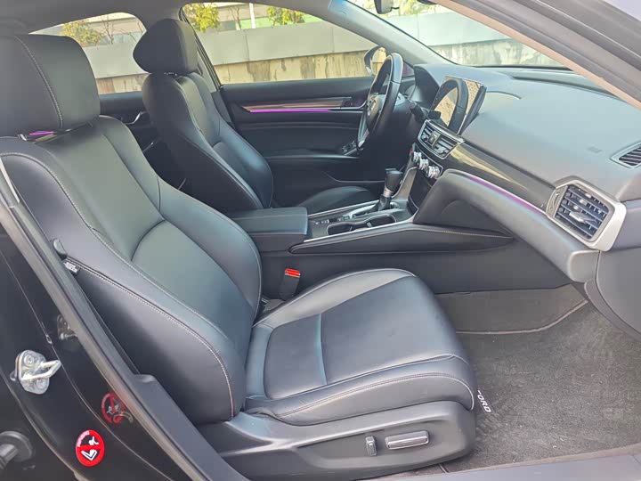 Фото 2 - Honda Accord