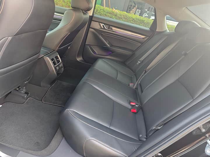 Фото 3 - Honda Accord