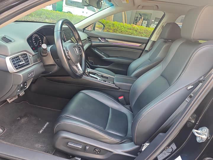 Фото 9 - Honda Accord