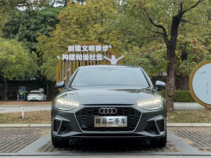 Фото 2 - Audi A4L