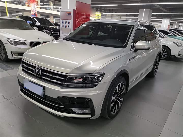 Фото 1 - Volkswagen Tiguan L Pro