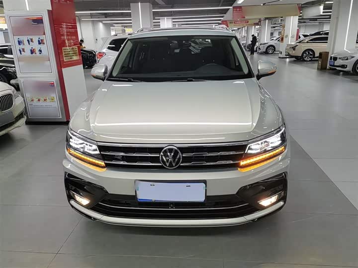 Фото 3 - Volkswagen Tiguan L Pro