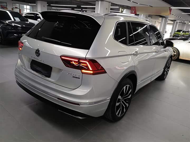 Фото 6 - Volkswagen Tiguan L Pro
