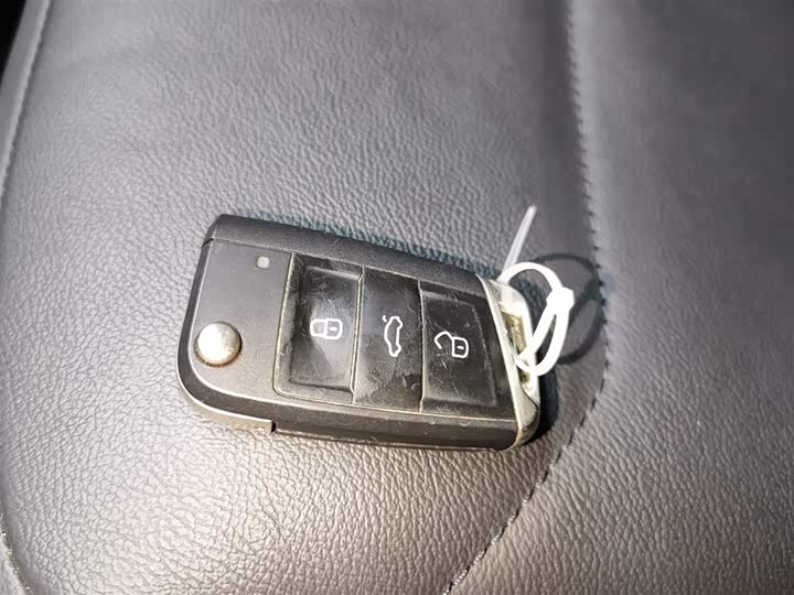 Фото 8 - Volkswagen Tiguan L Pro