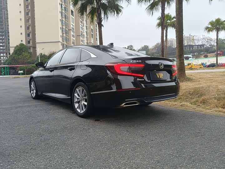 Фото 7 - Honda Accord