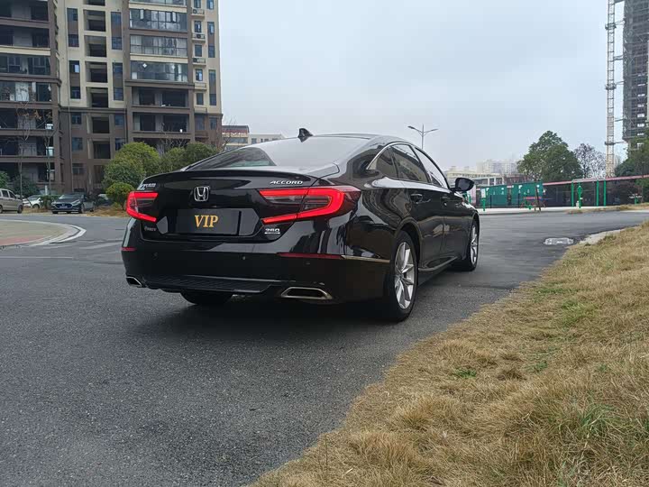 Фото 9 - Honda Accord