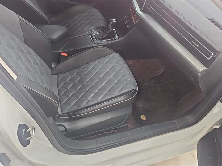 Фото 8 - Volkswagen Sagitar L