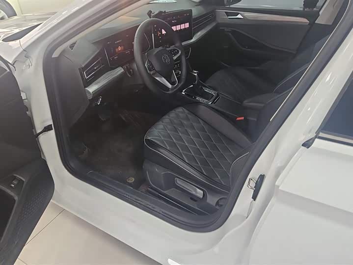 Фото 9 - Volkswagen Sagitar L