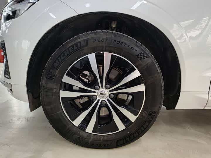 Фото 5 - Volvo XC60