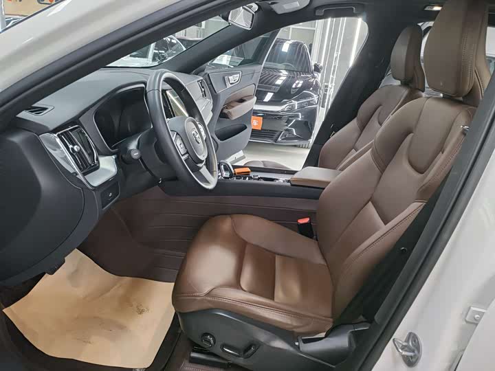 Фото 6 - Volvo XC60