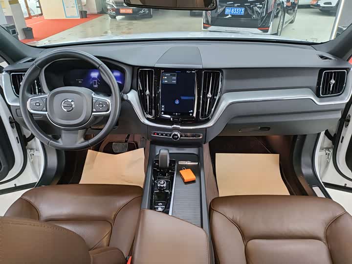 Фото 9 - Volvo XC60