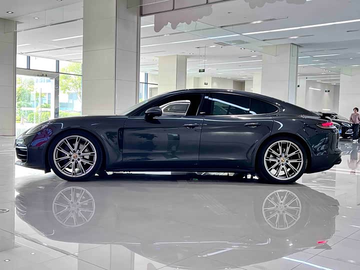 Фото 3 - Porsche Panamera