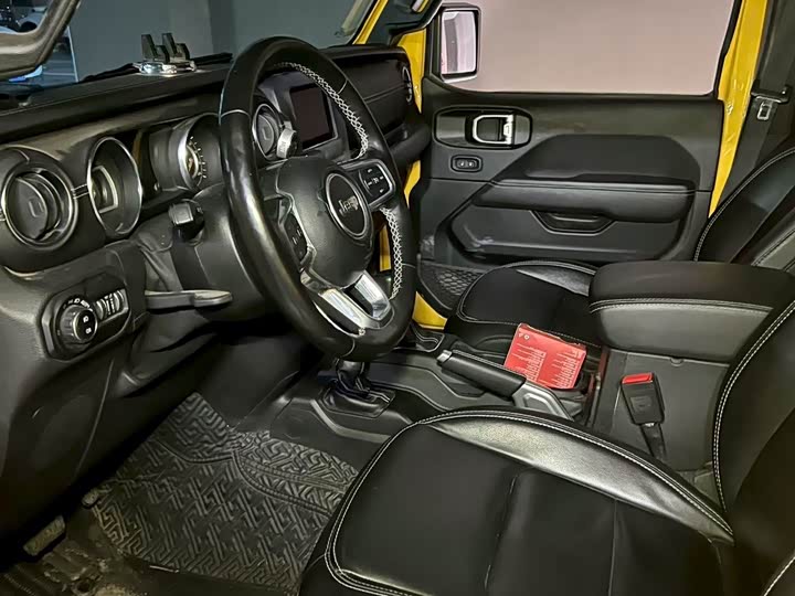 Фото 3 - Jeep Wrangler