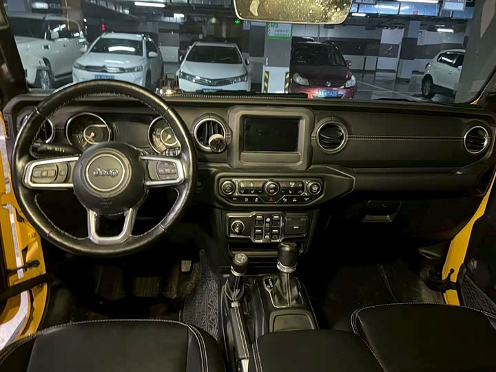 Фото 4 - Jeep Wrangler