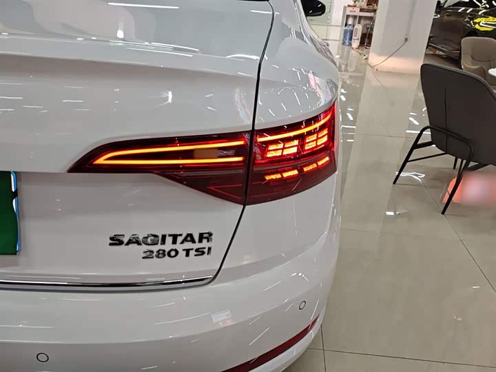 Фото 8 - Volkswagen Sagitar L
