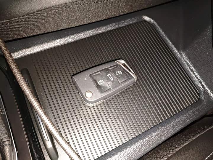 Фото 9 - Volkswagen Sagitar L