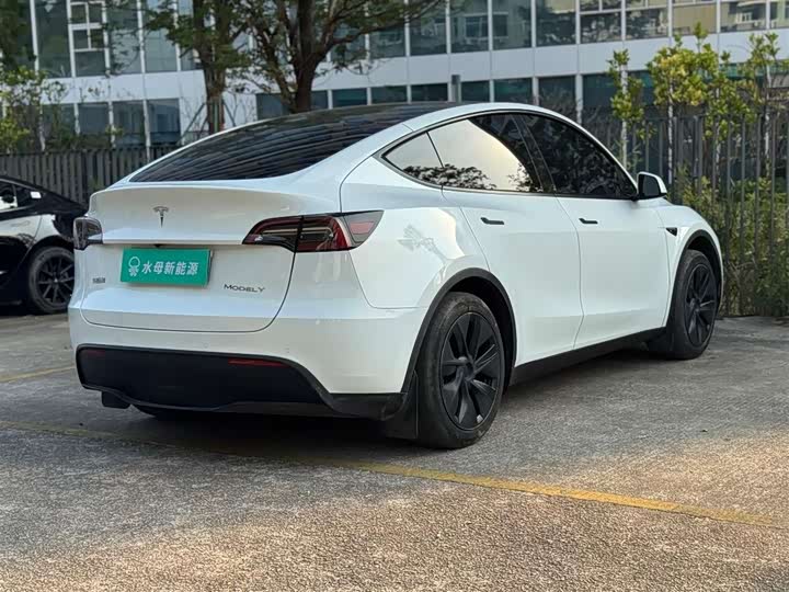 Фото 4 - Tesla Model Y