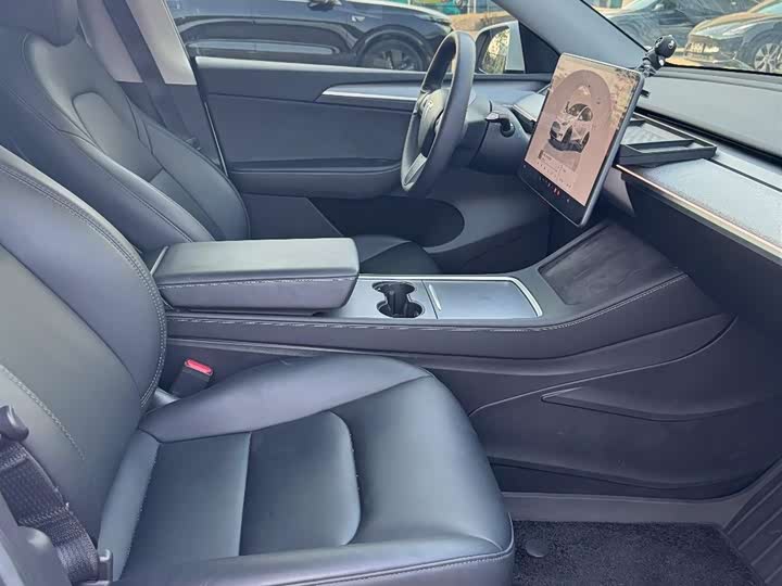 Фото 8 - Tesla Model Y