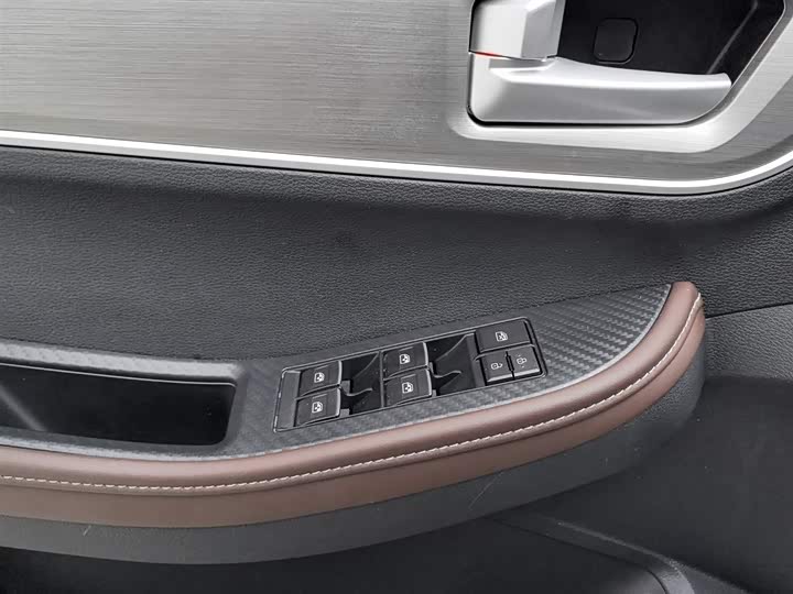 Фото 9 - Dongfeng Forthing T5