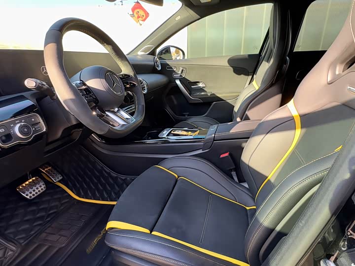 Фото 9 - Mercedes-Benz A-Class AMG