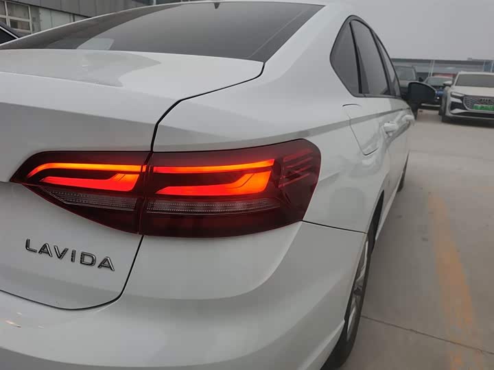 Фото 8 - Volkswagen Lavida