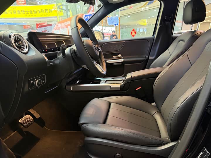 Фото 4 - Mercedes-Benz GLB-Class