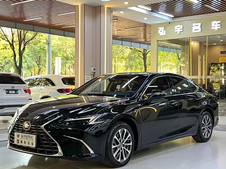 Фото 2 - Lexus ES