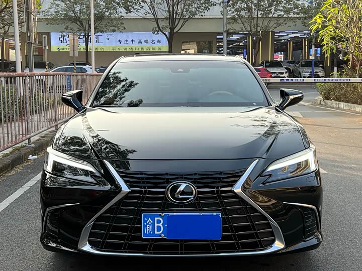 Фото 3 - Lexus ES