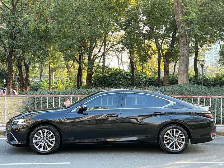 Фото 4 - Lexus ES