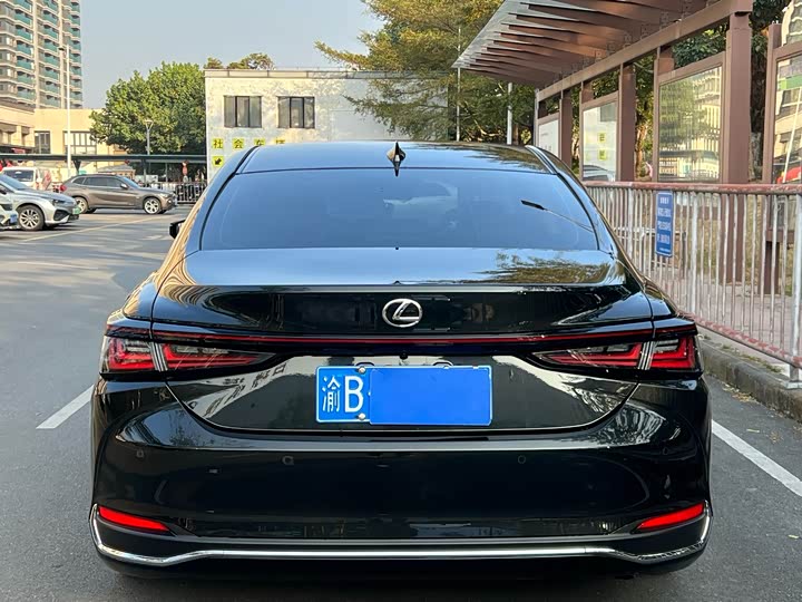 Фото 5 - Lexus ES