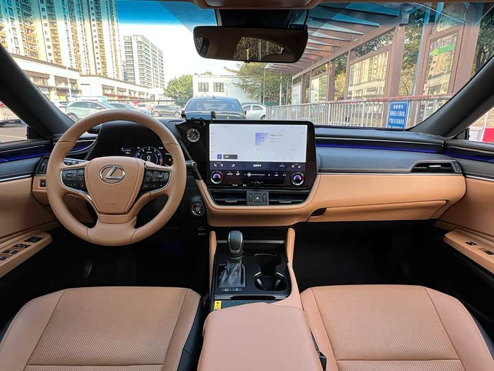 Фото 8 - Lexus ES