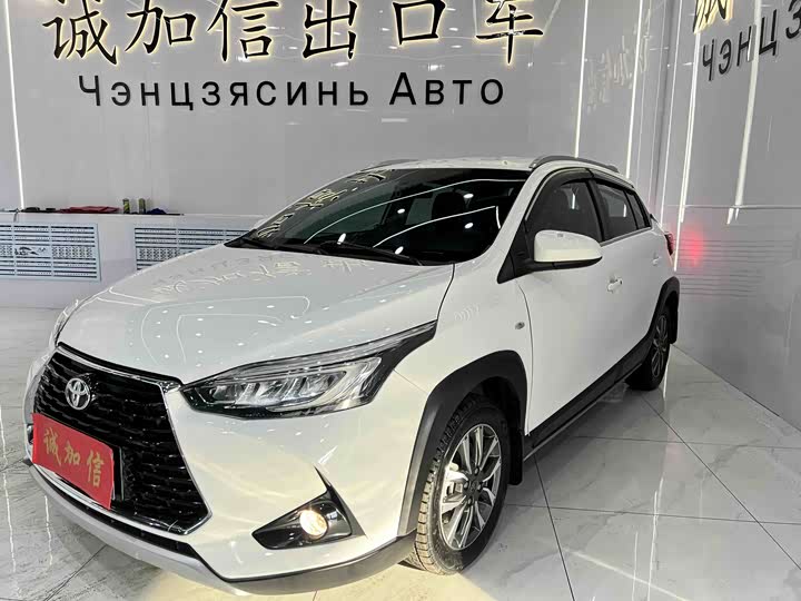 Фото 1 - Toyota Yaris L Hatchback