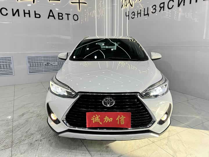 Фото 5 - Toyota Yaris L Hatchback