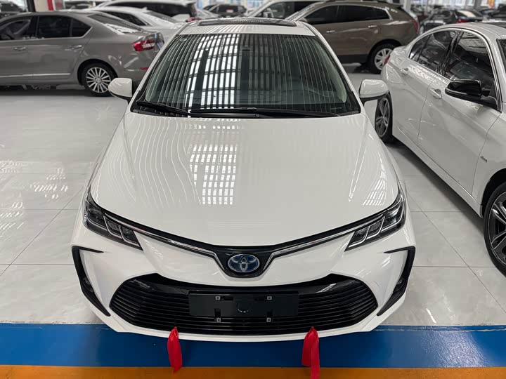 Фото 2 - Toyota Corolla