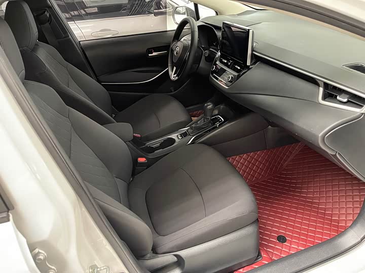 Фото 9 - Toyota Corolla