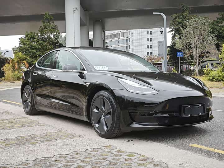 Фото 5 - Tesla Model 3