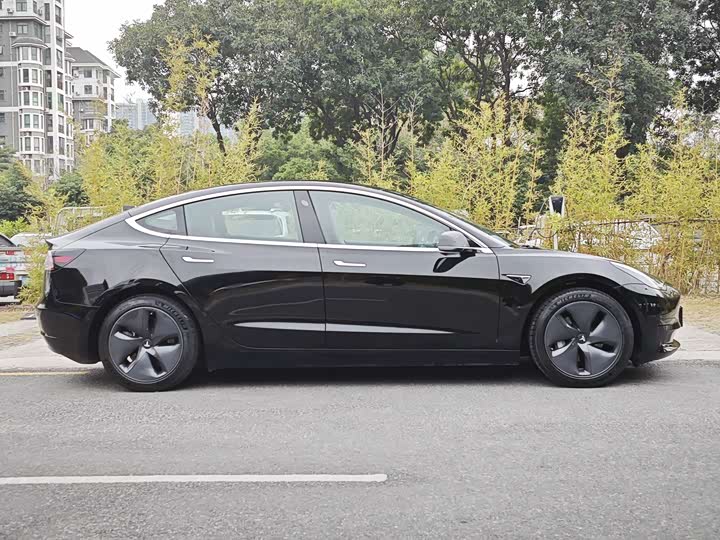 Фото 6 - Tesla Model 3