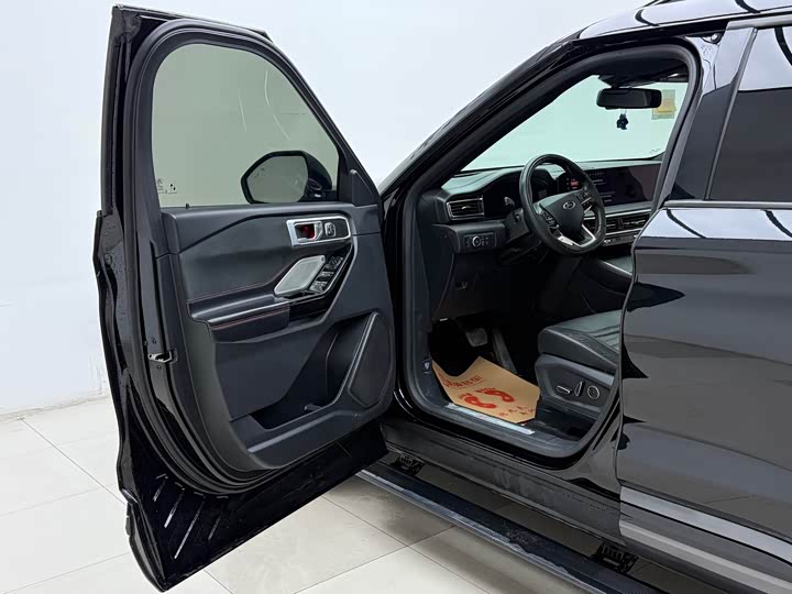 Фото 4 - Ford Explorer