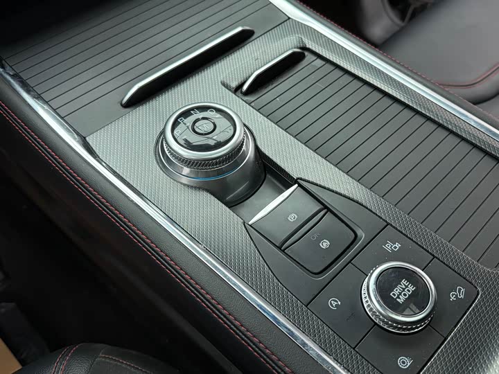 Фото 8 - Ford Explorer