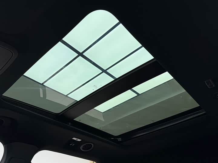 Фото 9 - Ford Explorer