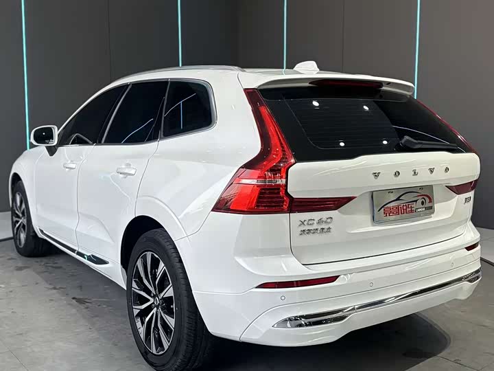 Фото 8 - Volvo XC60