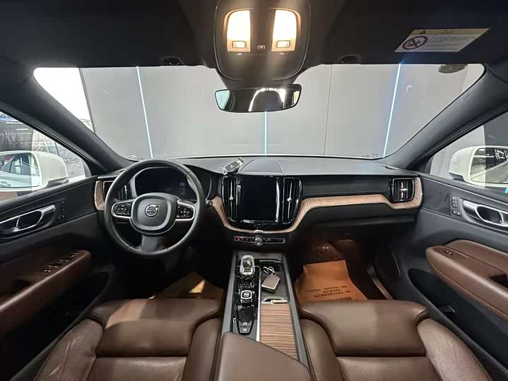 Фото 9 - Volvo XC60